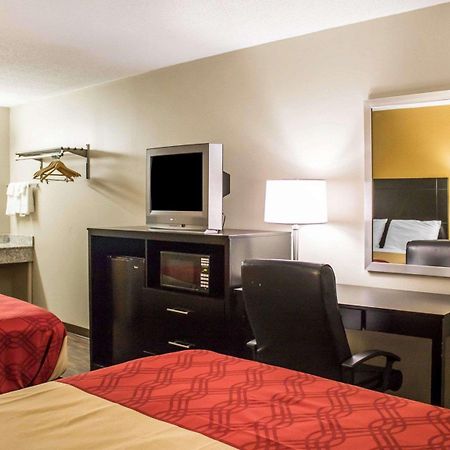 Econo Lodge Columbus Bagian luar foto
