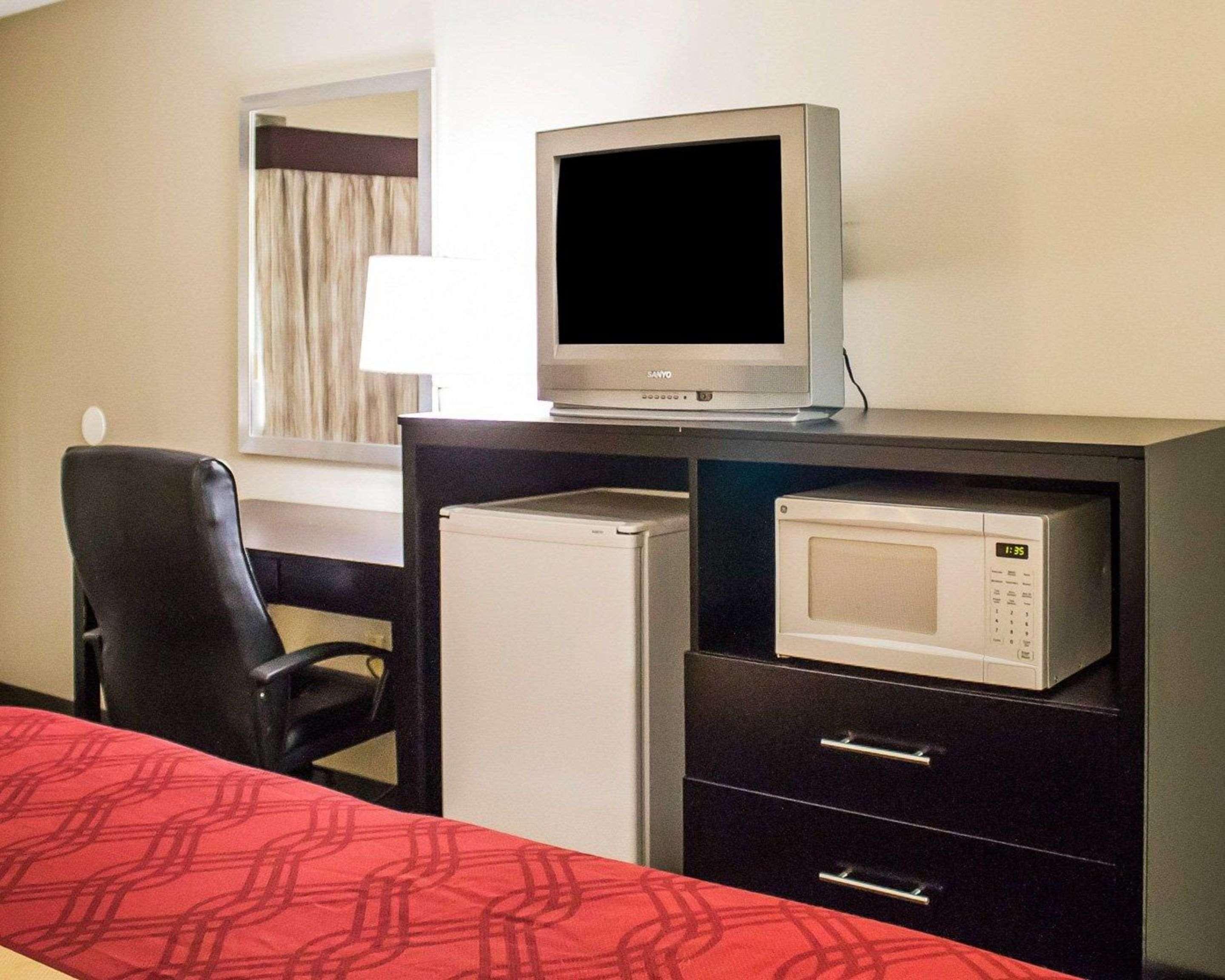 Econo Lodge Columbus Bagian luar foto