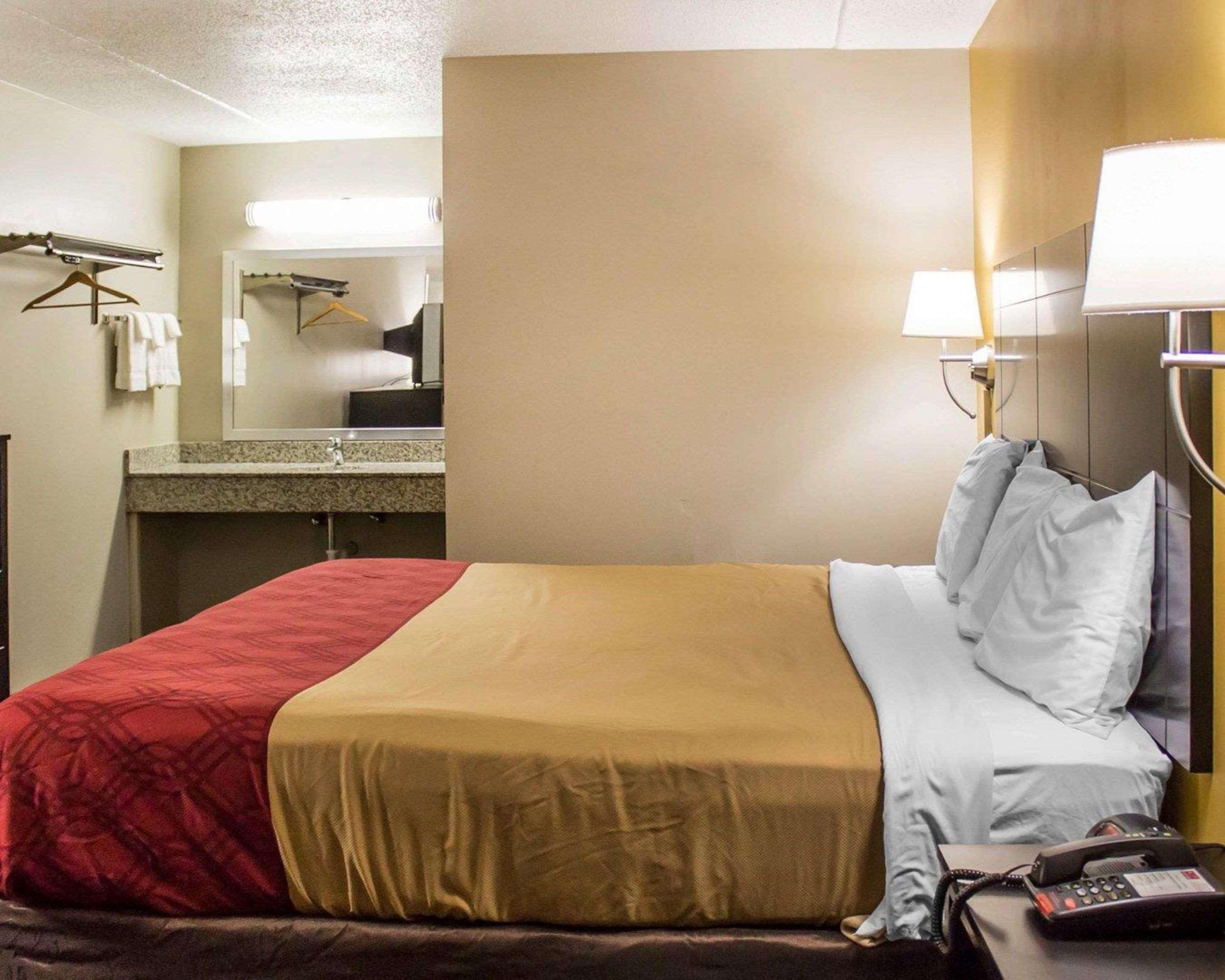 Econo Lodge Columbus Bagian luar foto