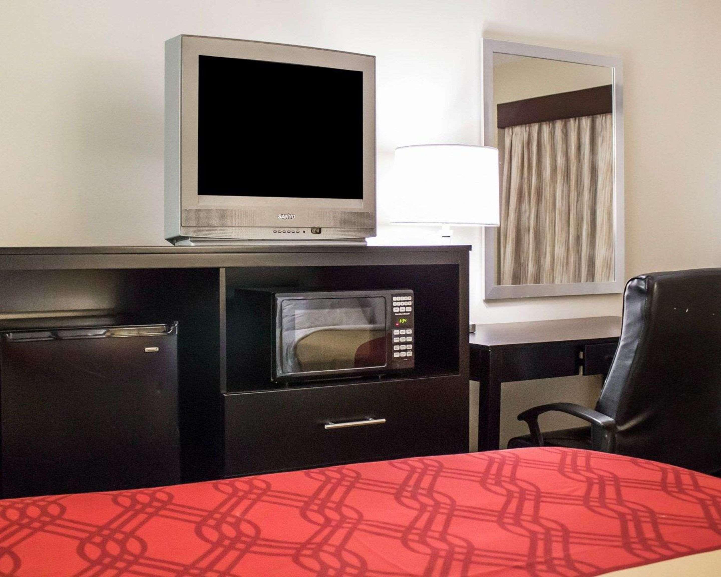 Econo Lodge Columbus Bagian luar foto
