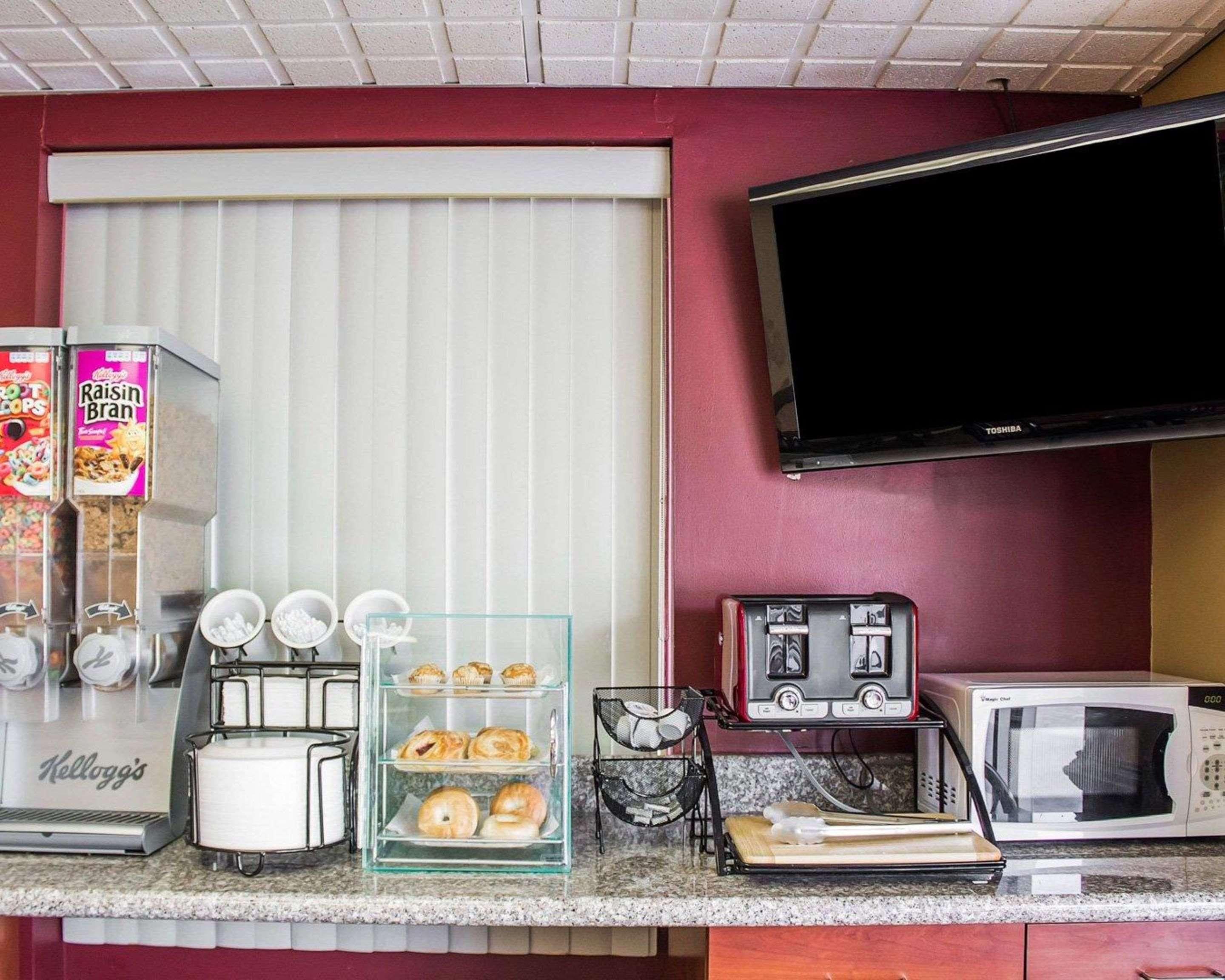 Econo Lodge Columbus Bagian luar foto