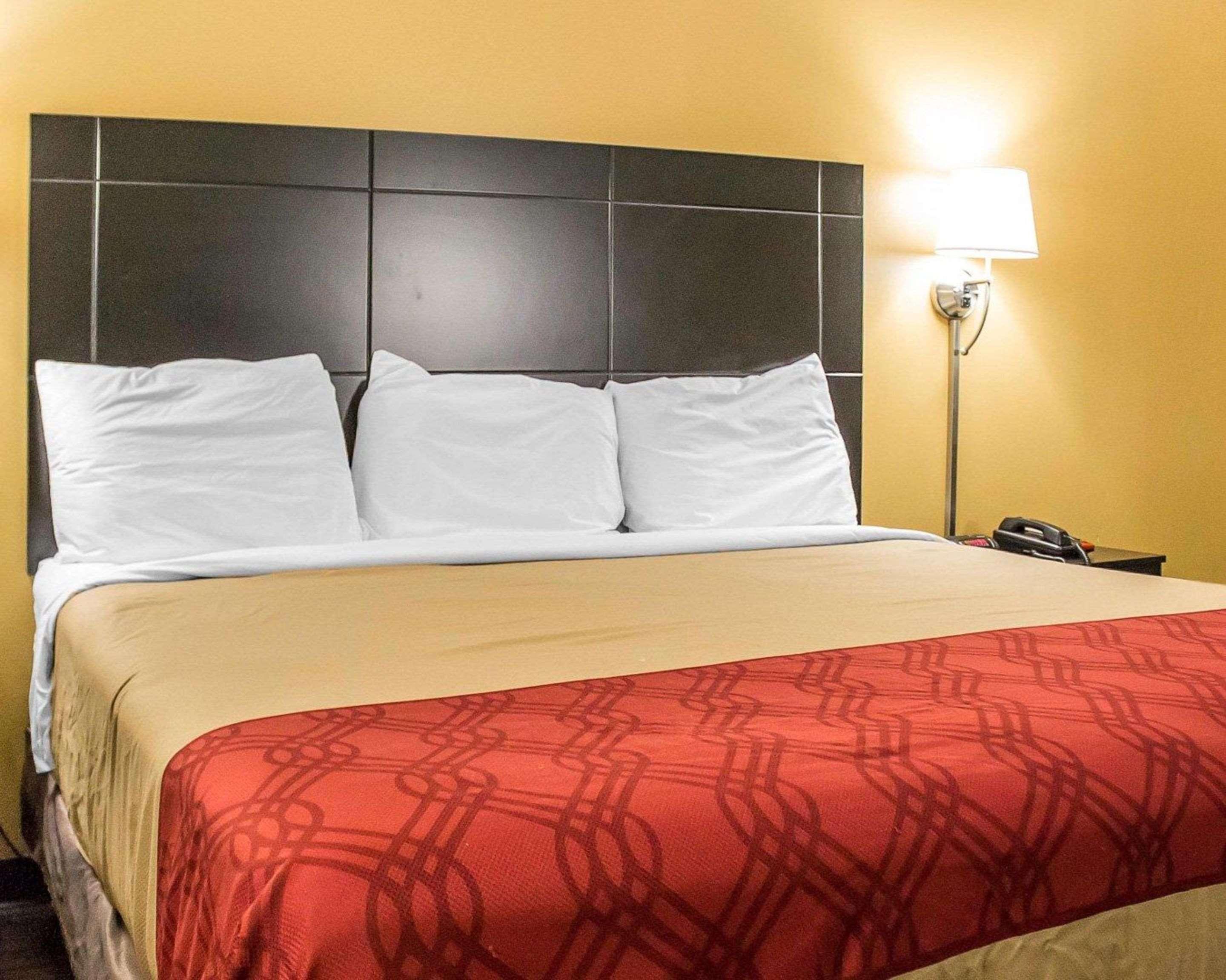 Econo Lodge Columbus Bagian luar foto