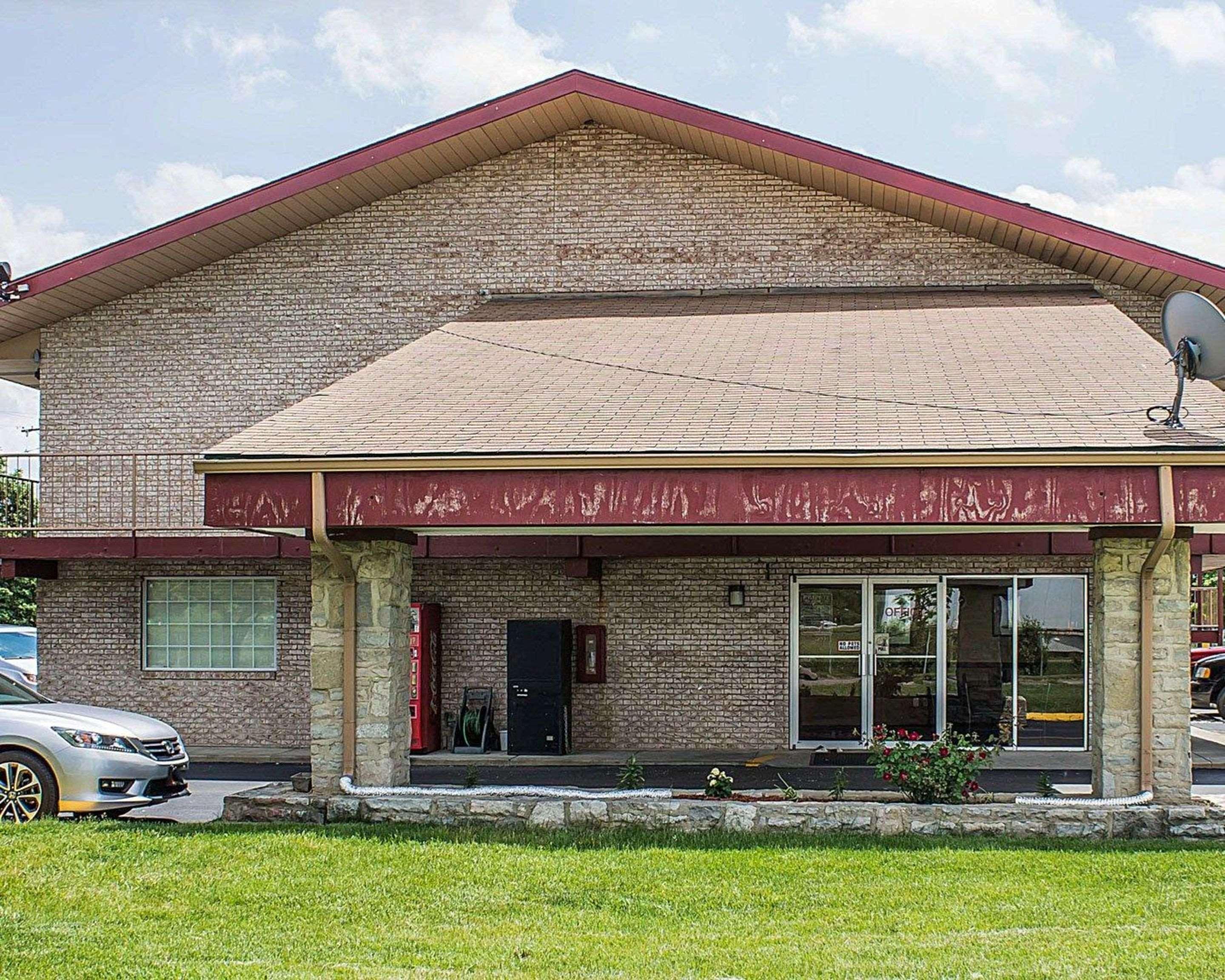 Econo Lodge Columbus Bagian luar foto