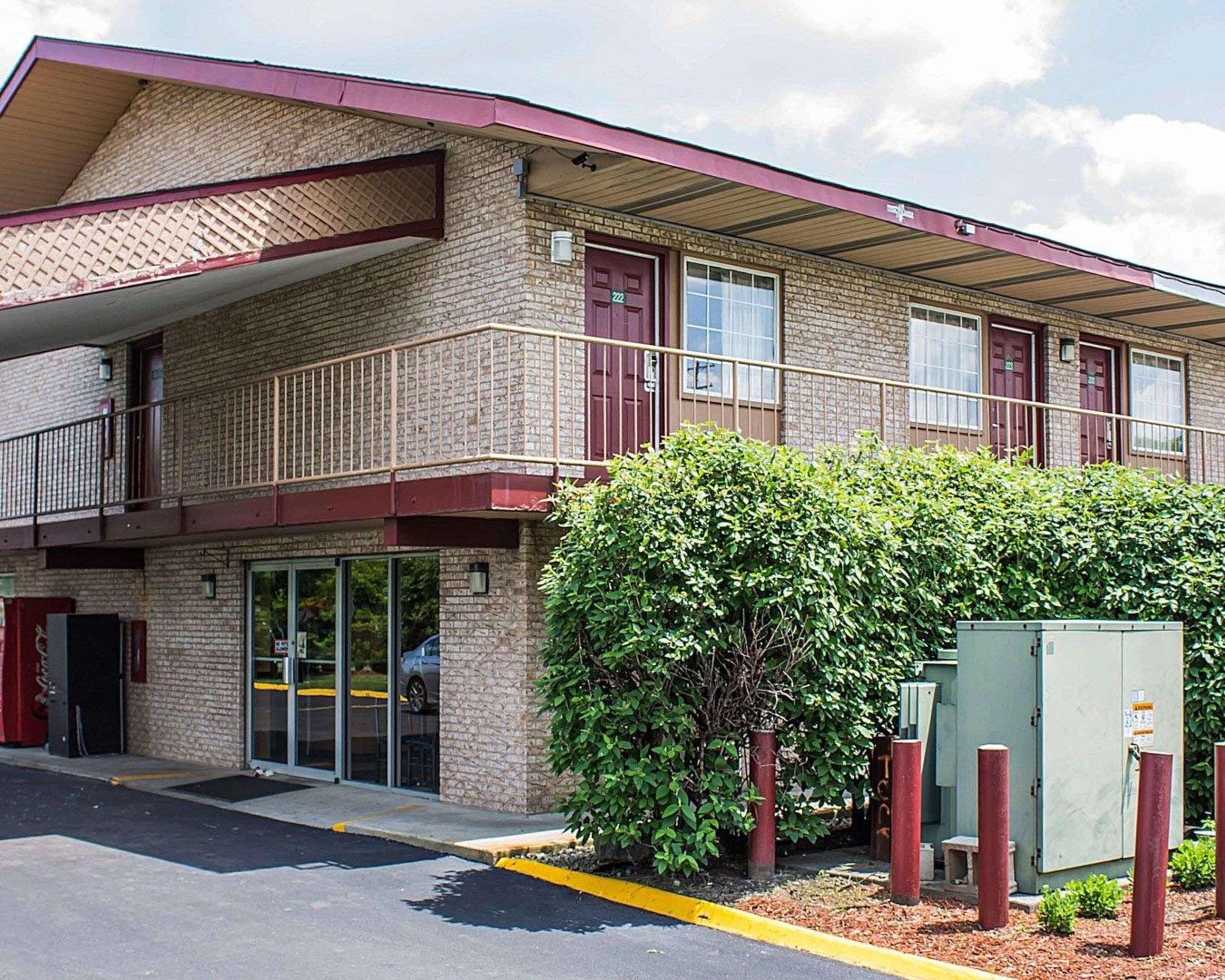 Econo Lodge Columbus Bagian luar foto