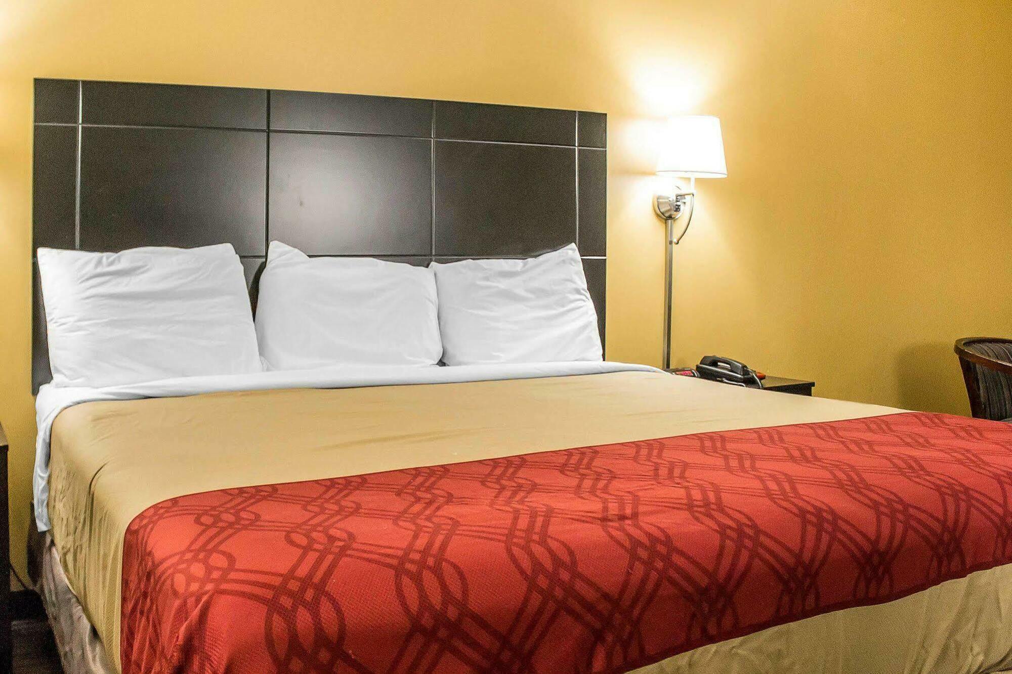 Econo Lodge Columbus Bagian luar foto